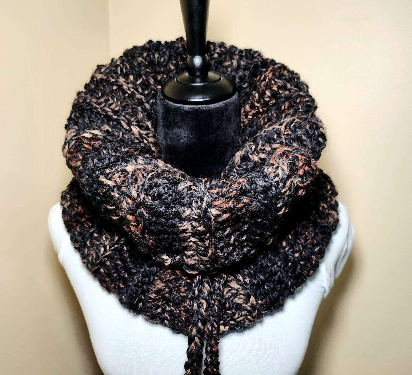 Extra chunky neck warmer with draw string