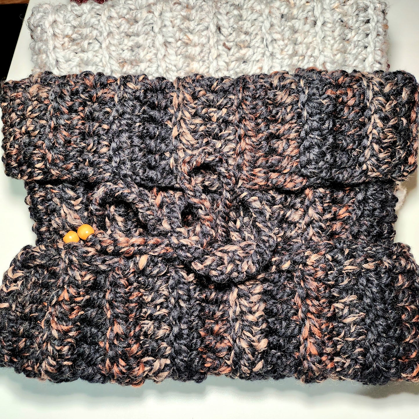 Extra chunky neck warmer with draw string